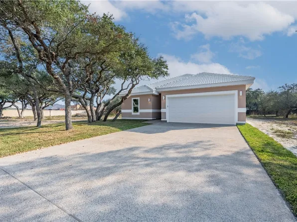 24 Saint Andrews Pl, Rockport, TX 78382