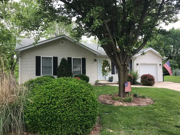 11 Germania Dr, Columbia, IL 62236