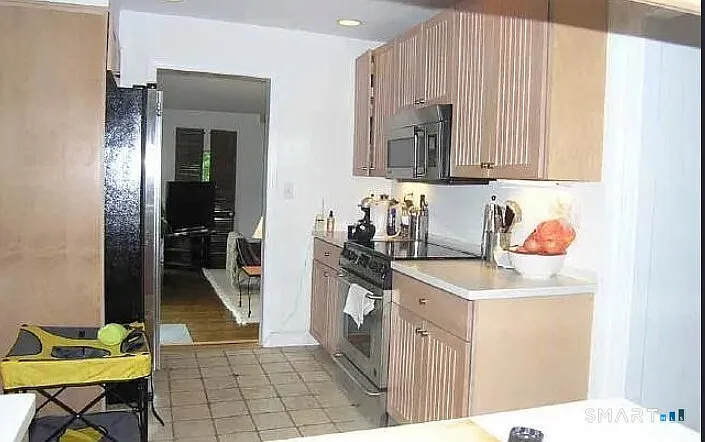 335 Greens Farms Rd — Photo 9