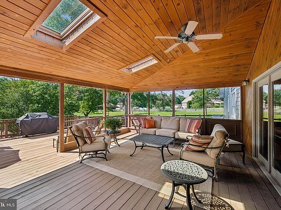 4th image of 22400 Rolling Hill Ln