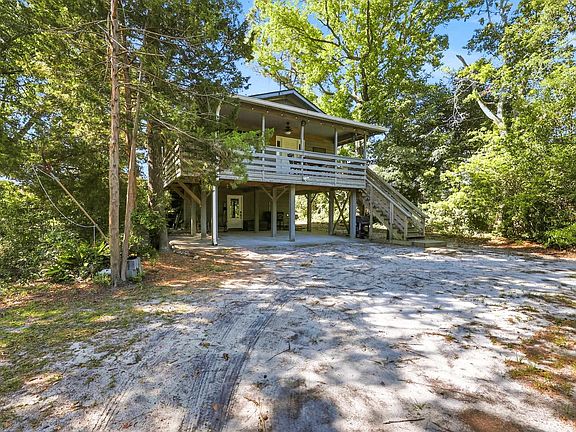 2nd image of 2419 Hilton Dr.