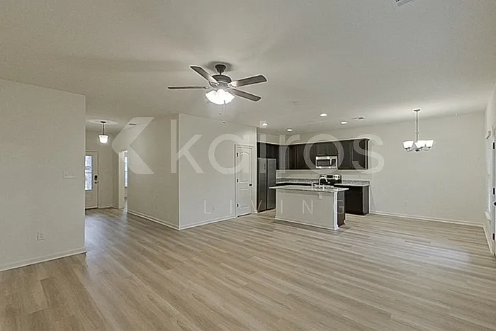 123 Salvat Dr — Photo 2
