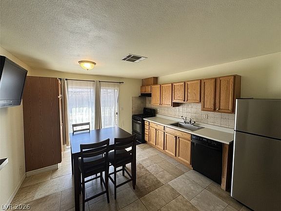 3rd image of 1509 Riggins St