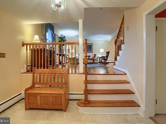 3rd image of 409 Blacklatch Ln