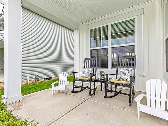 3rd image of 9027 Emerald Hill Dr