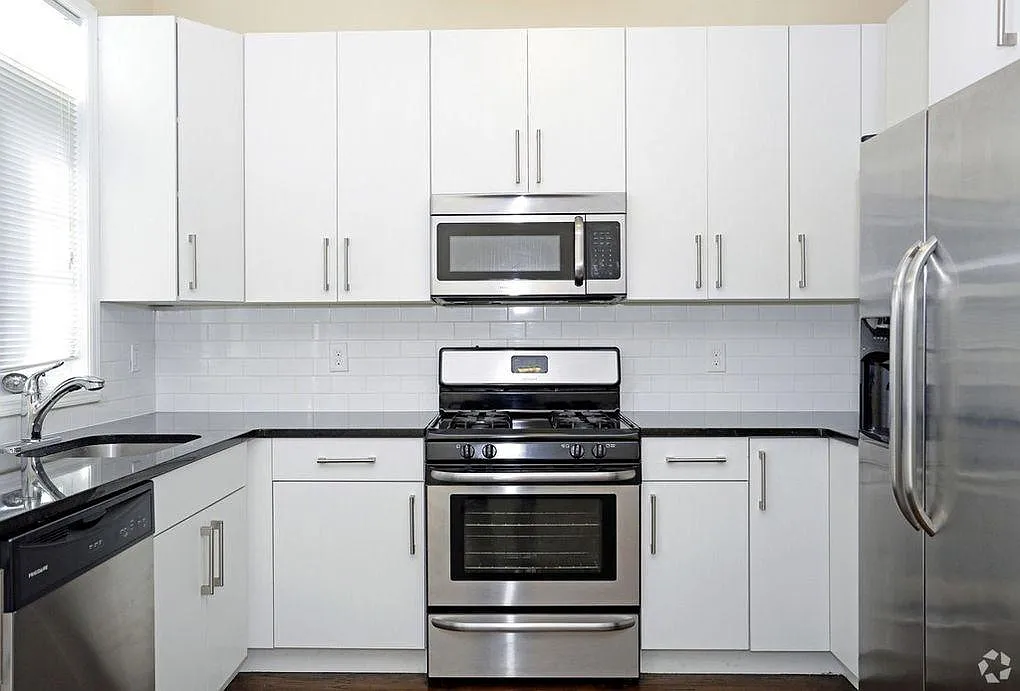 Building Photo - 1299 Saint Georges Ave #106