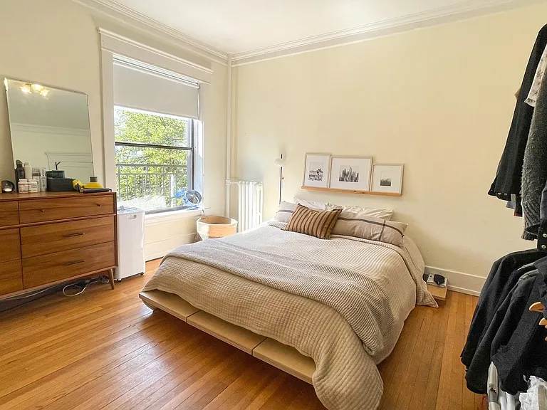 416 E Roy St — Photo 12