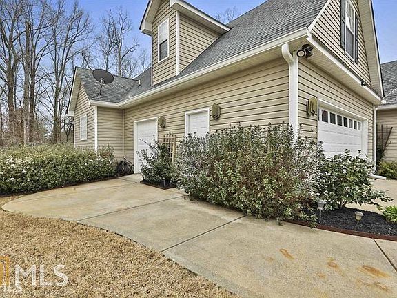 4th image of 100 Saint Albans Way