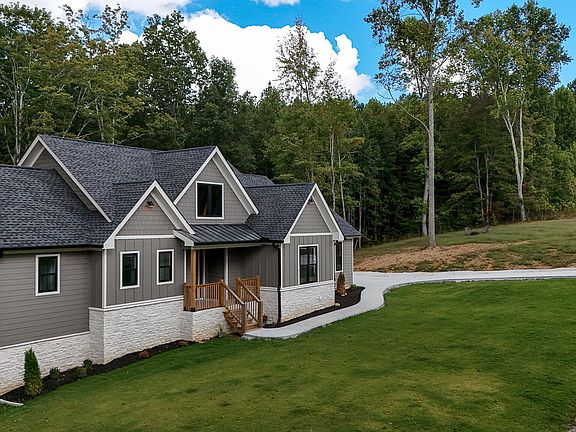 3rd image of 490 Moonlight Ln
