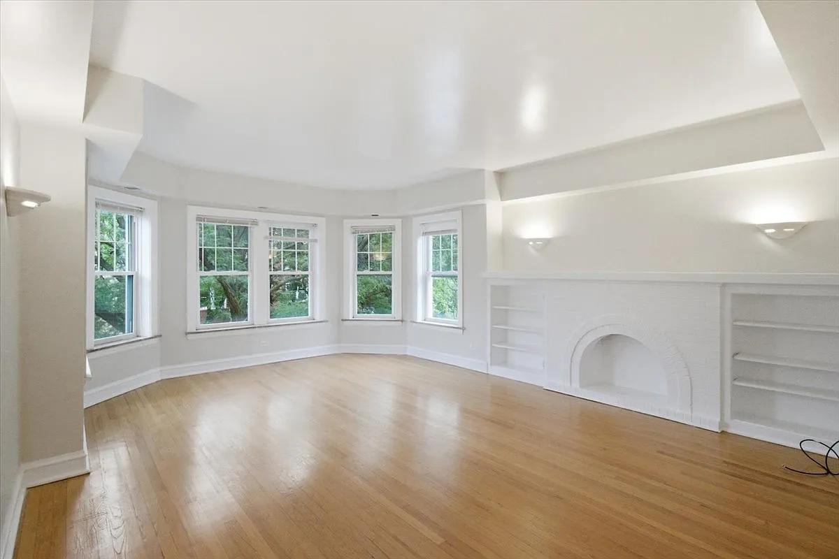 3 bed, 1.5 bath, 1800 sqft, $2,400 — Photo 2