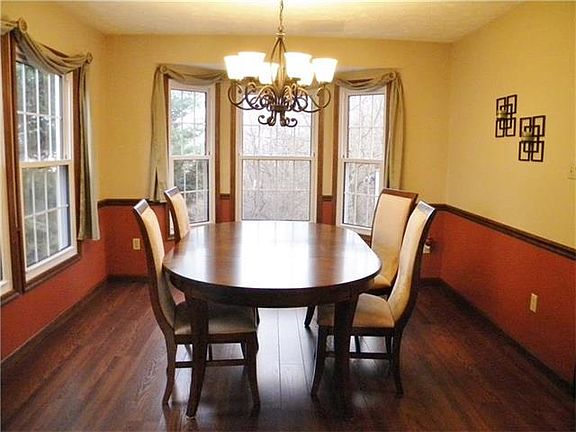 5th image of 405 Garden Hill Dr