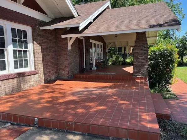 906 S Bridge St, Brady, TX 76825