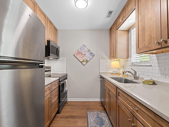 5th image of 1101 Huntington Park Dr
