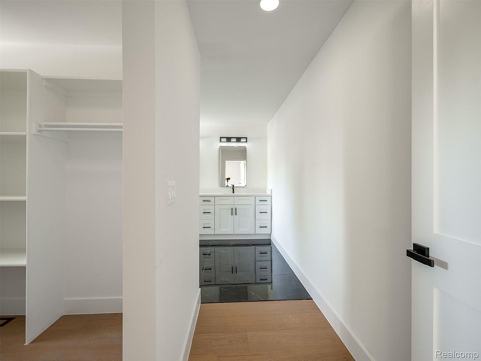 216 W Bloomfield Ave, photo 21