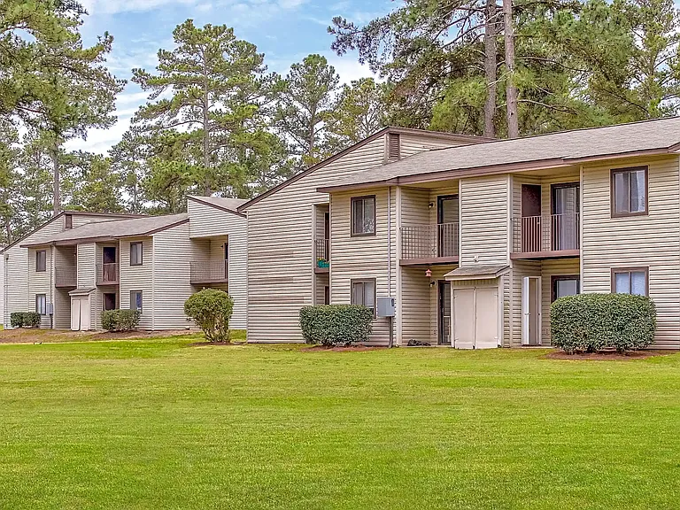 Meadow Pointe Apartments — Photo 13