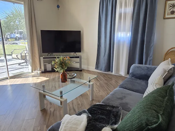 400 Base Ave E APT 210, Venice, FL 34285