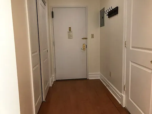 Rented by Zikos Realty Services | media 7