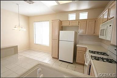 5th image of 107 Coronado Cay Ln