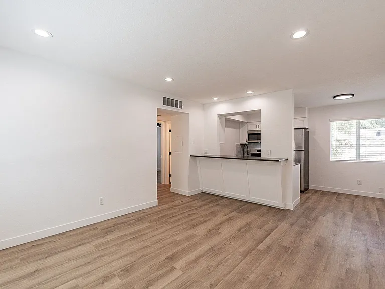 Euclid & 10th Apartments — Photo 11