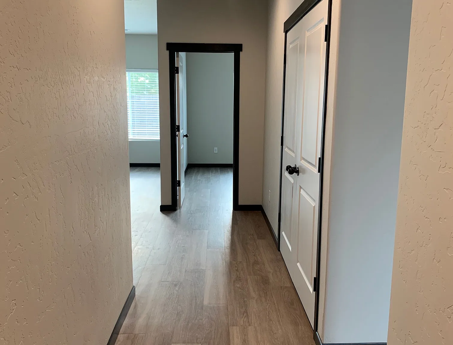 2 bed, 1048 sqft, $1,850 — Photo 2