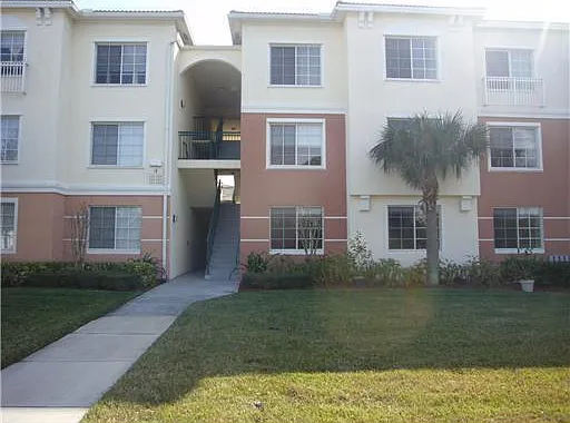4203 Myrtlewood Cir E #4203 — Photo 2