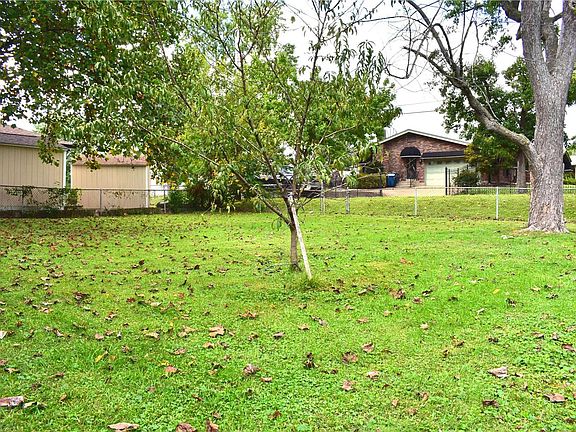 4th image of 8329 Julia Dr
