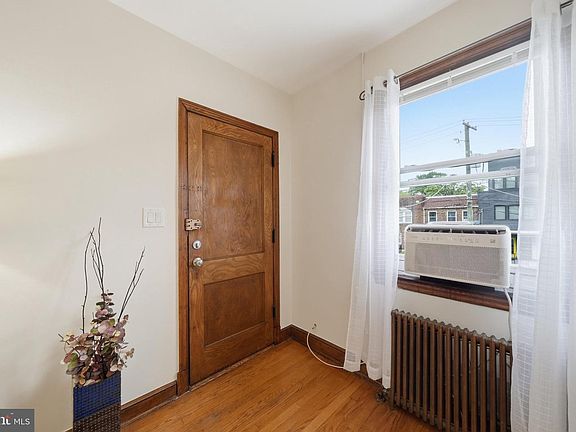 5th image of 713 Hamlin St NE #3
