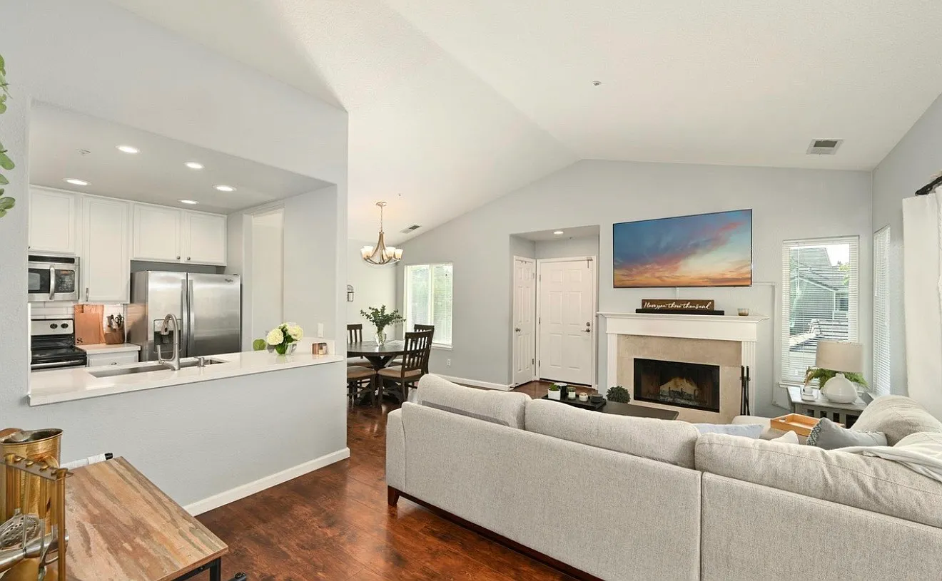2 bed, 1007 sqft, $3,480 — Photo 4