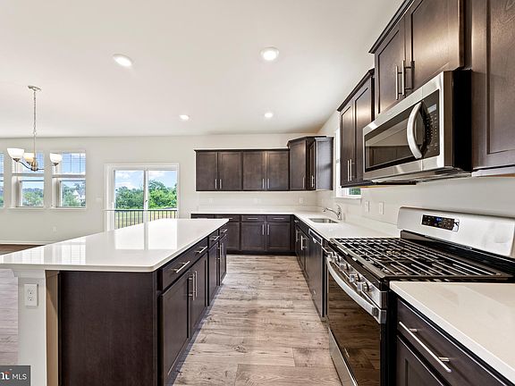 5th image of 716 Long Meadow Dr