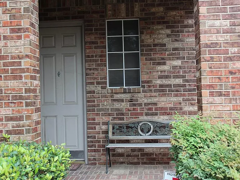 424 Lacebark Dr — Photo 2