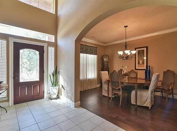 4th image of 2104 Crestwood Trl