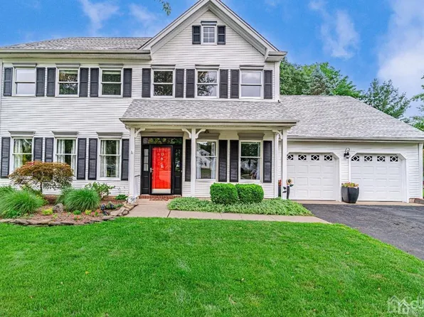 13 Wharton Ct, Kendall Park, NJ 08824
