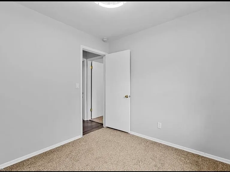 5005 Farmoor Cir — Photo 17