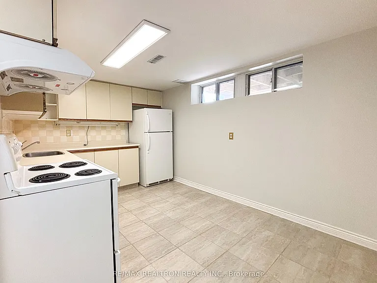 7 Rockport Cres — Photo 9