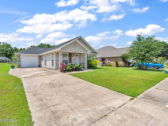 3rd image of 215 Lantana Blvd