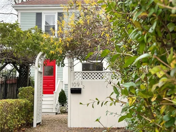109 1/2 2nd St, Newport, RI 02840