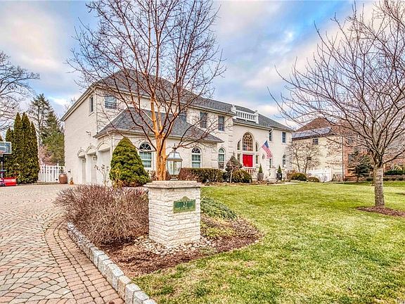 2nd image of 27 King Arthur Ct