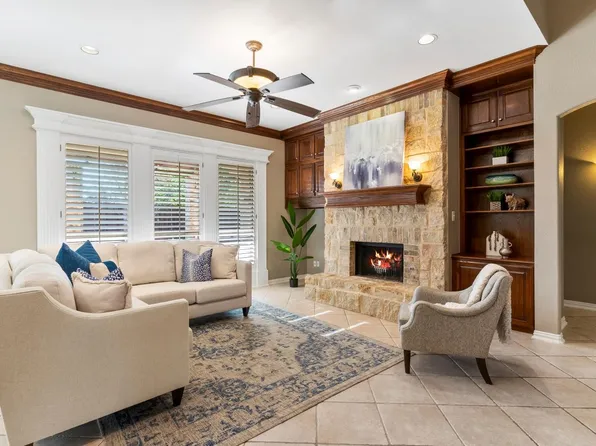 8324 Valley Oaks Dr, North Richland Hills, TX 76182