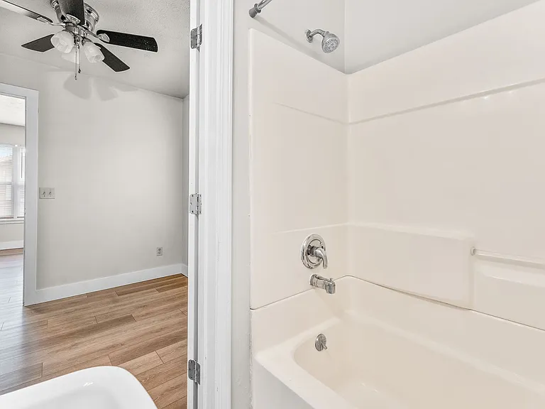 613 W Madison — Photo 12