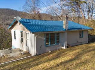 1006 W Elm St, La Follette, TN 37766