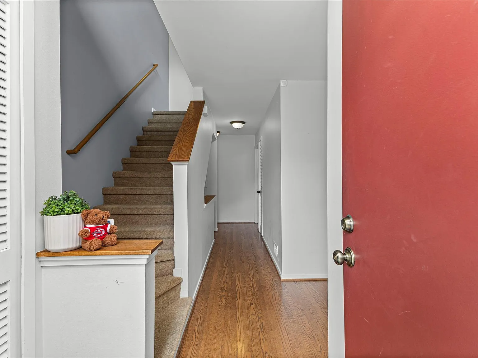 3 bed, 2.5 bath, 1668 sqft, $2,200 — Photo 2