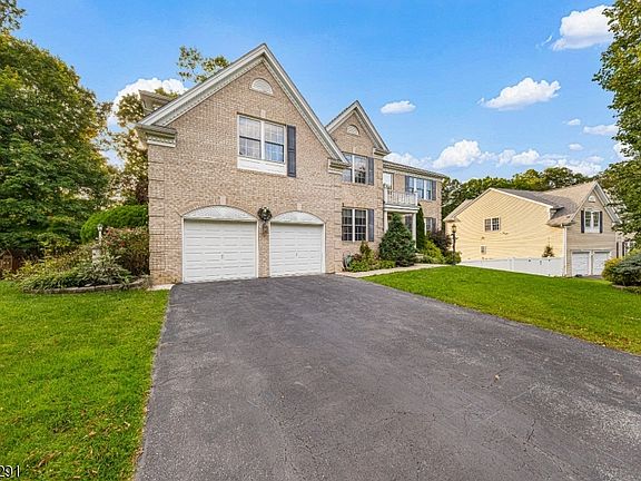 5th image of 9 Red Maple Ln