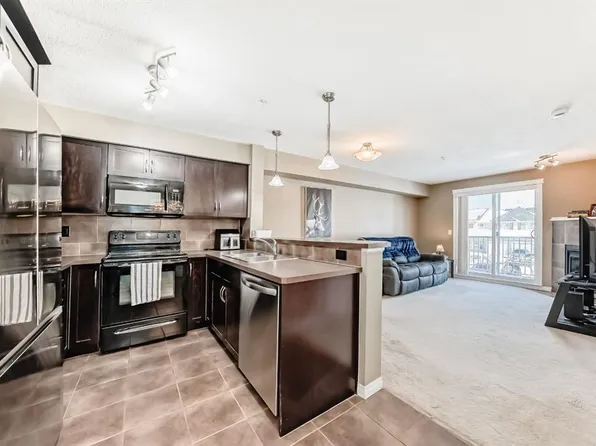 31 E Country Village Mnr NE #4216, Calgary, AB T3K 0T3