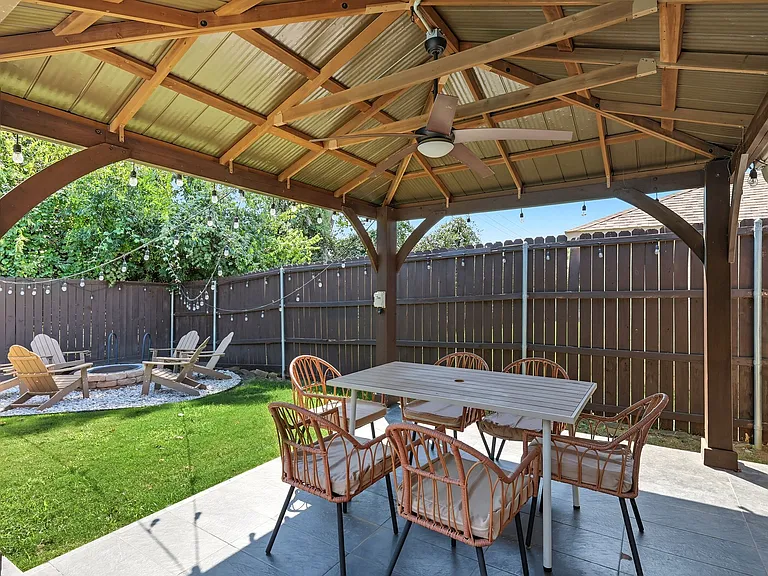 2402 Blue Holly Dr — Photo 29