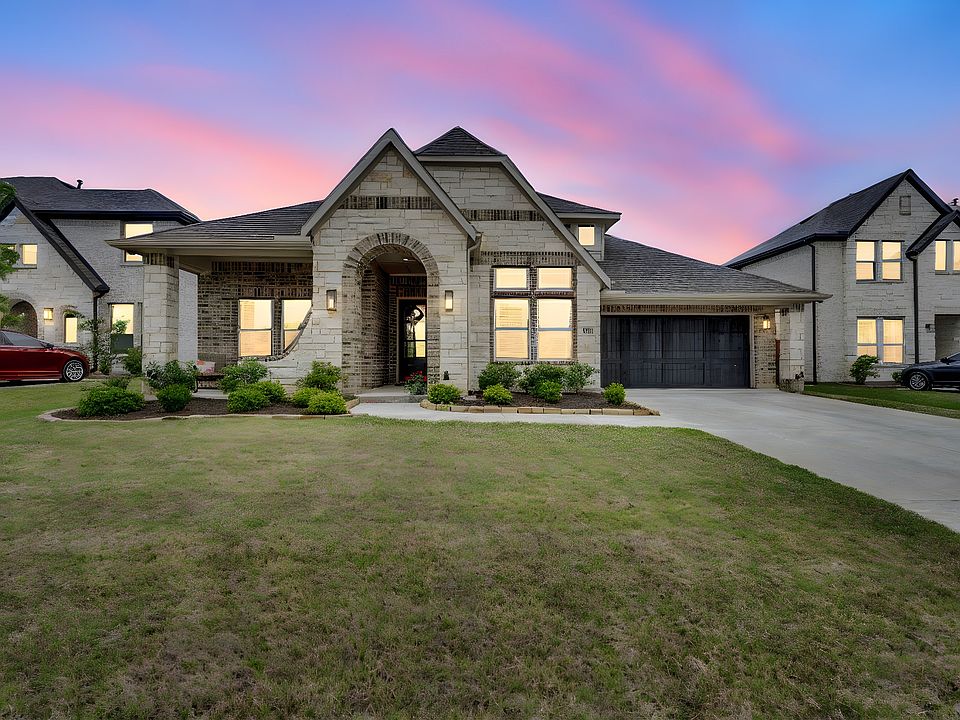 1st image of 922 Cardinal Dr