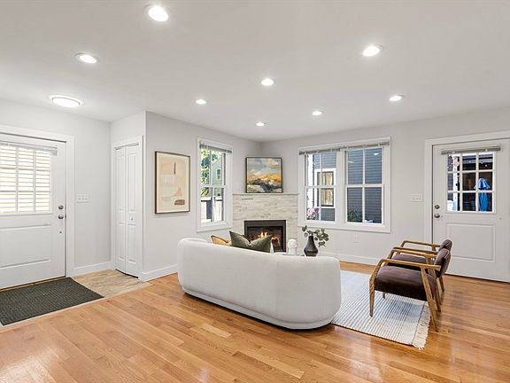 2nd image of 194 Franklin St #2