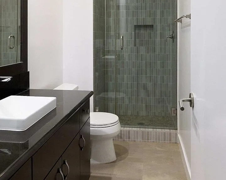 324 N Oakhurst Dr — Photo 2