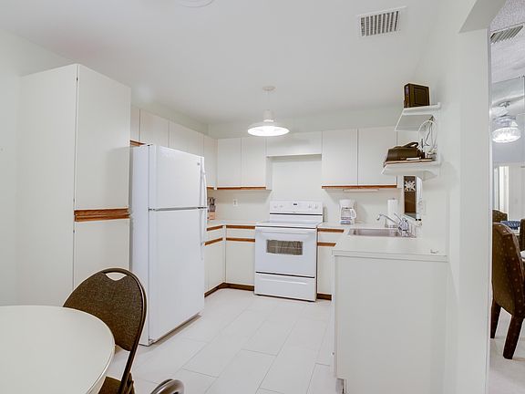 5th image of 7657 Tahiti Ln APT 202
