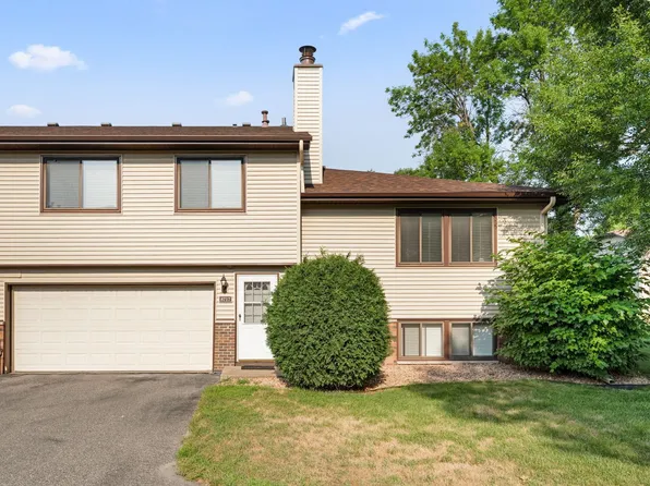 8717 N Maplebrook Cir, Brooklyn Park, MN 55445