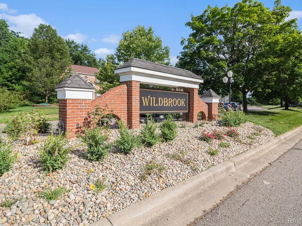 15893 Pebblebrook Dr, Belleville, MI 48111